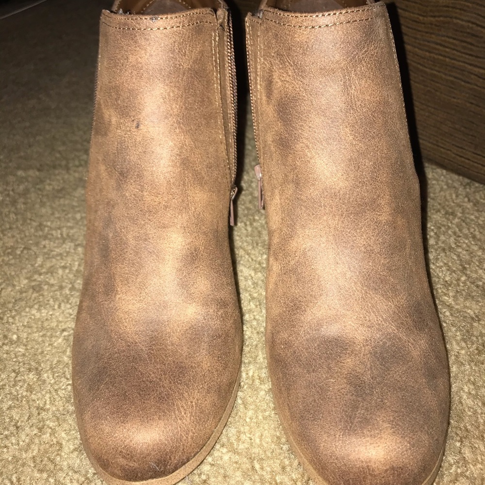 Fergalicious Booties NWOT